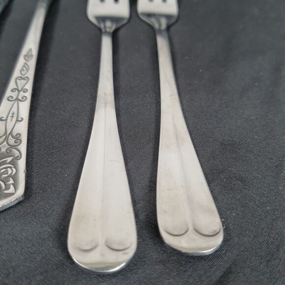 5 Vtg Oxford Hall International Stainless Cocktail Forks Rose Pattern Japan - Picture 3 of 6